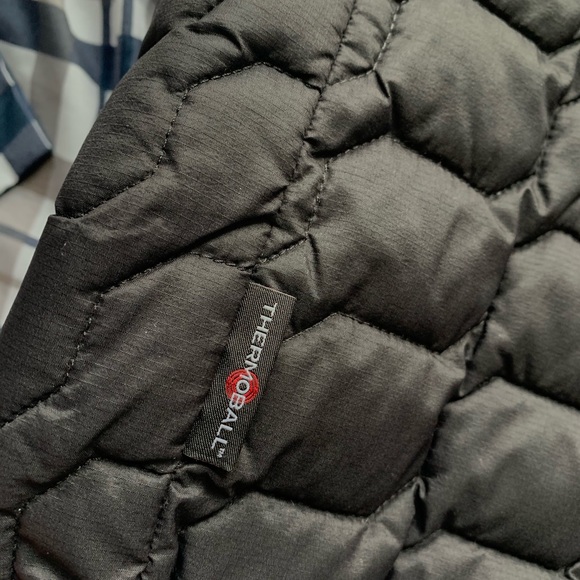 The North Face Men’s Thermoball Jacket - Picture 3 of 8